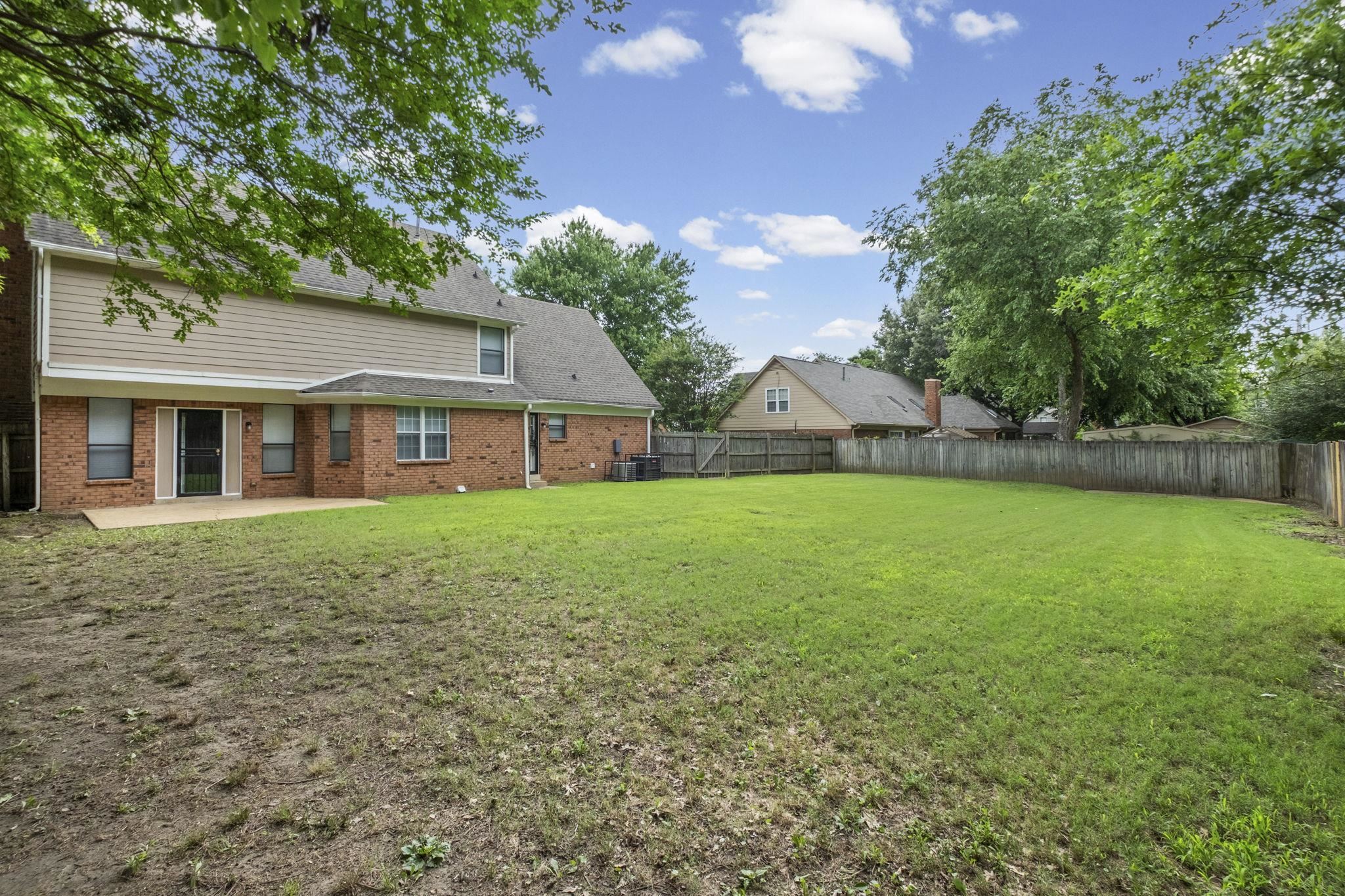 3990 Clubview Dr Property Photo 24