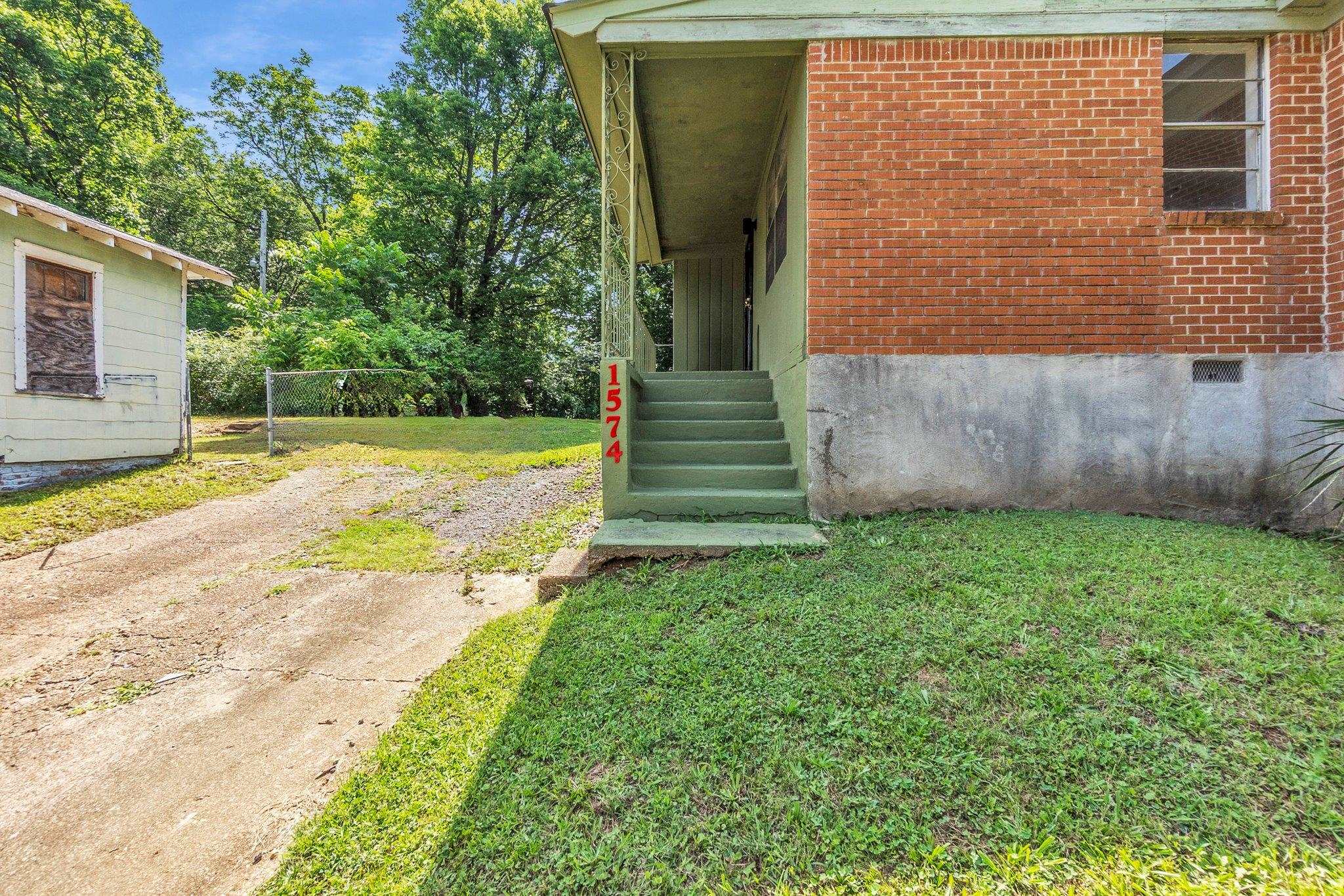 1574 Leland St Property Photo 3