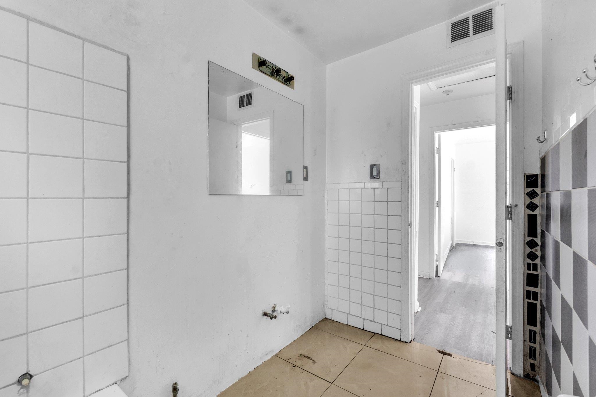 1574 Leland St Property Photo 8