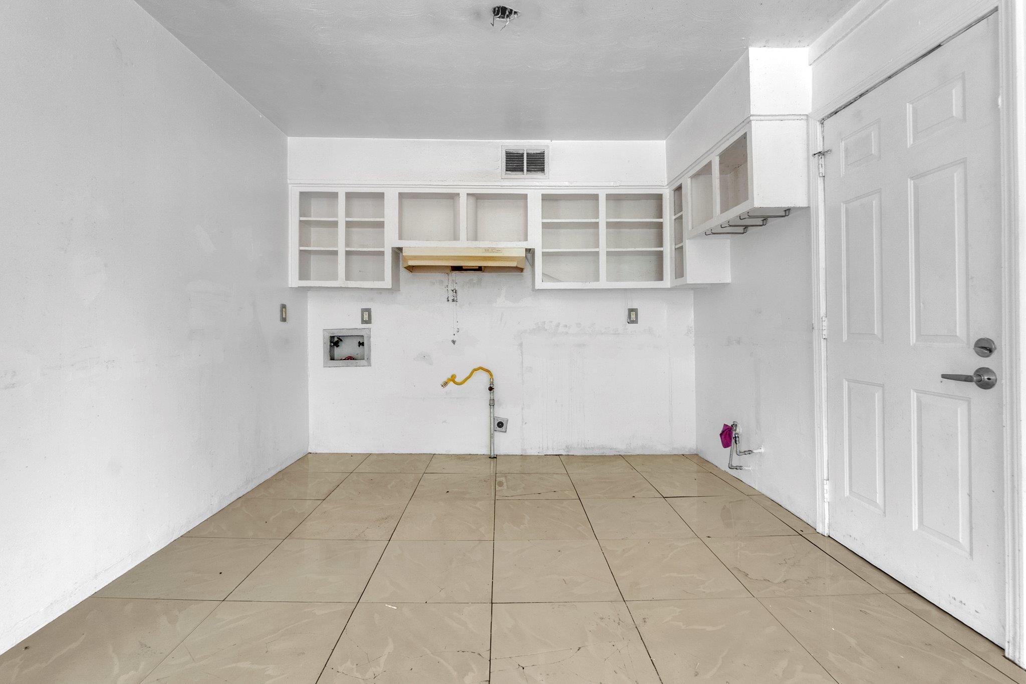 1574 Leland St Property Photo 10