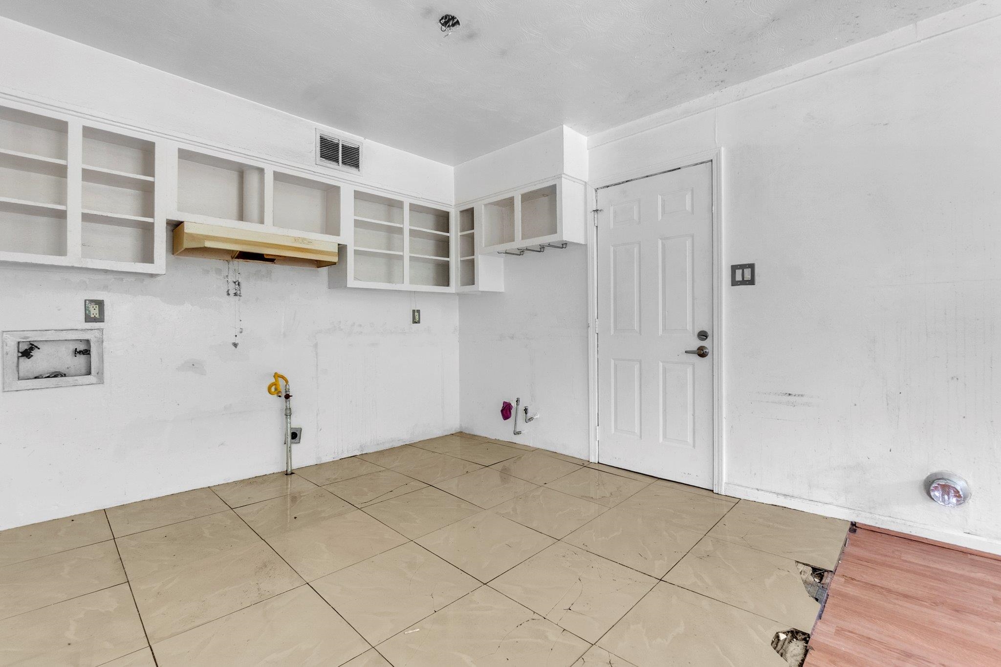 1574 Leland St Property Photo 12