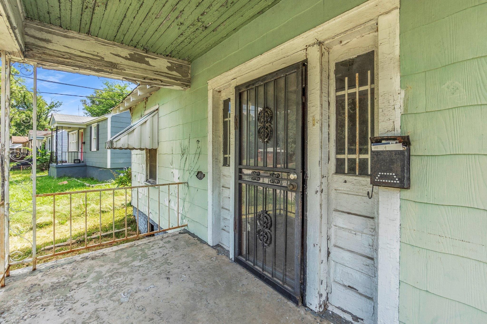 1570 Leland St Property Photo 3