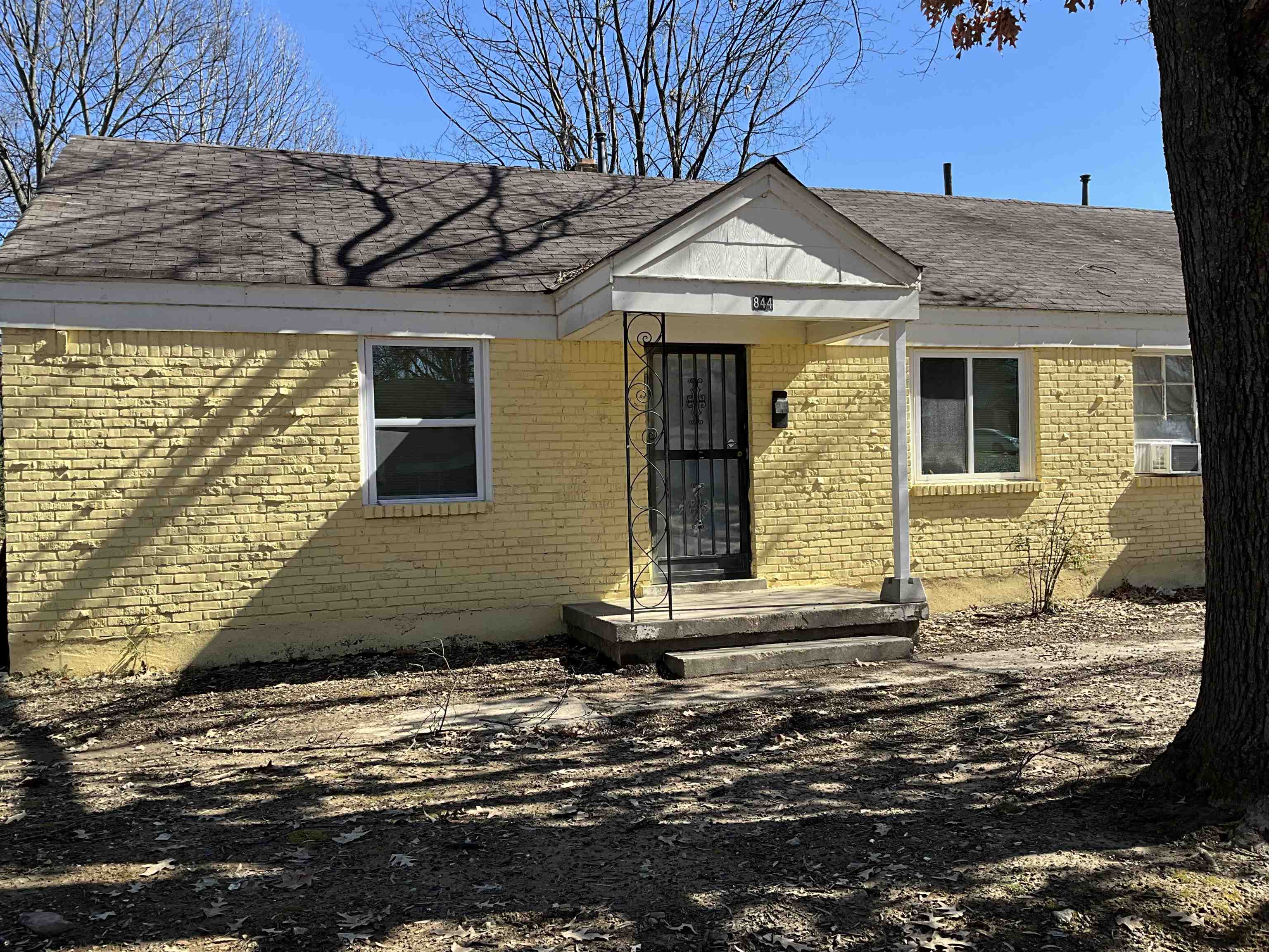 844 Leon Pl Property Photo 1