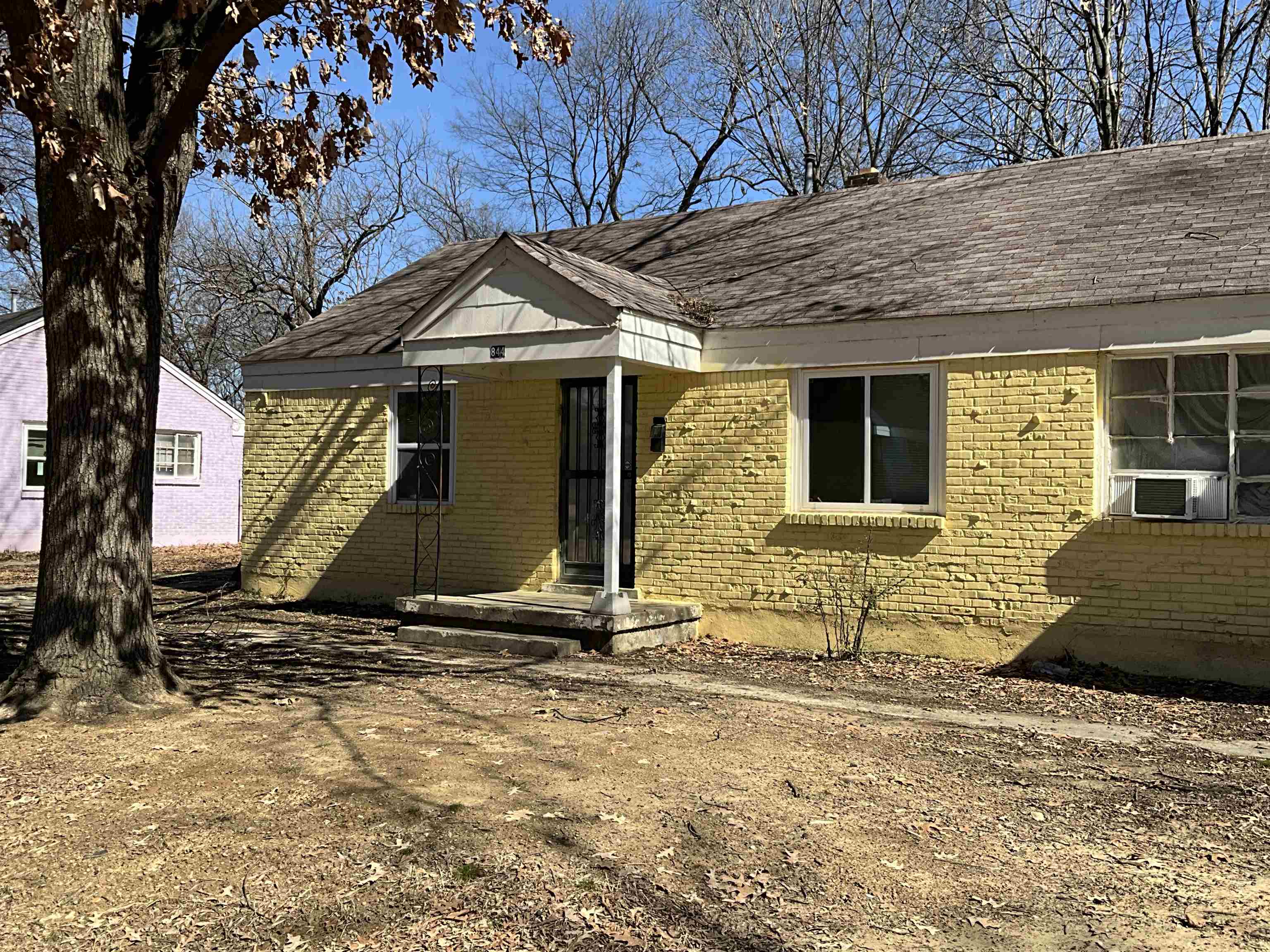 844 Leon Pl Property Photo 2