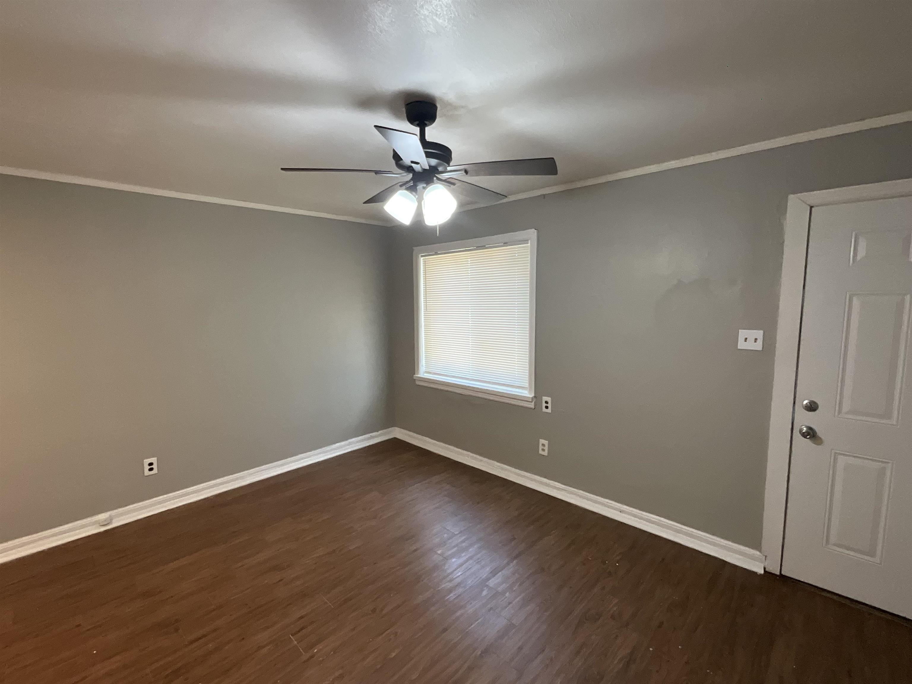 844 Leon Pl Property Photo 3
