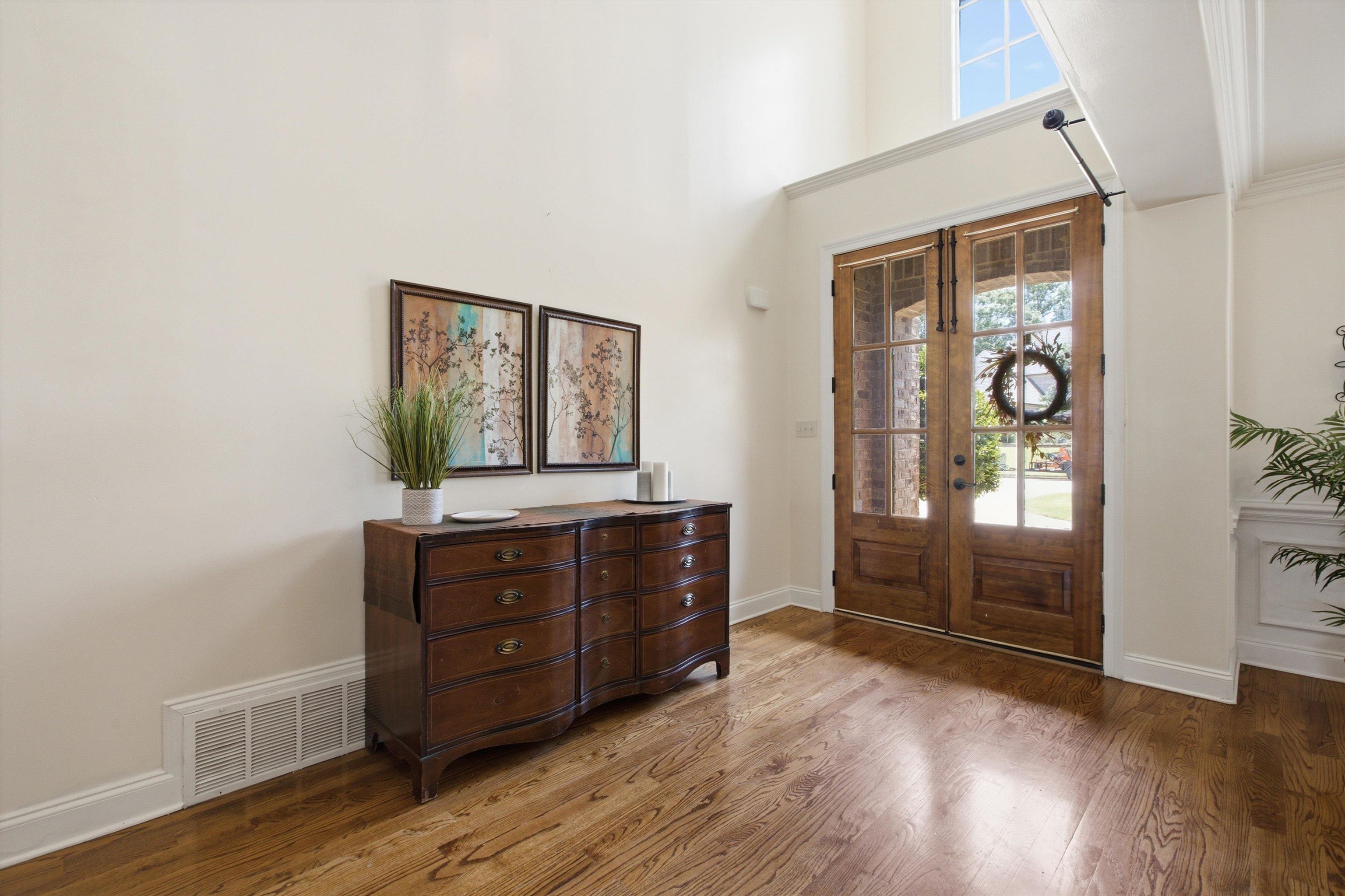 12210 Dunsmuir Ln Property Photo 6