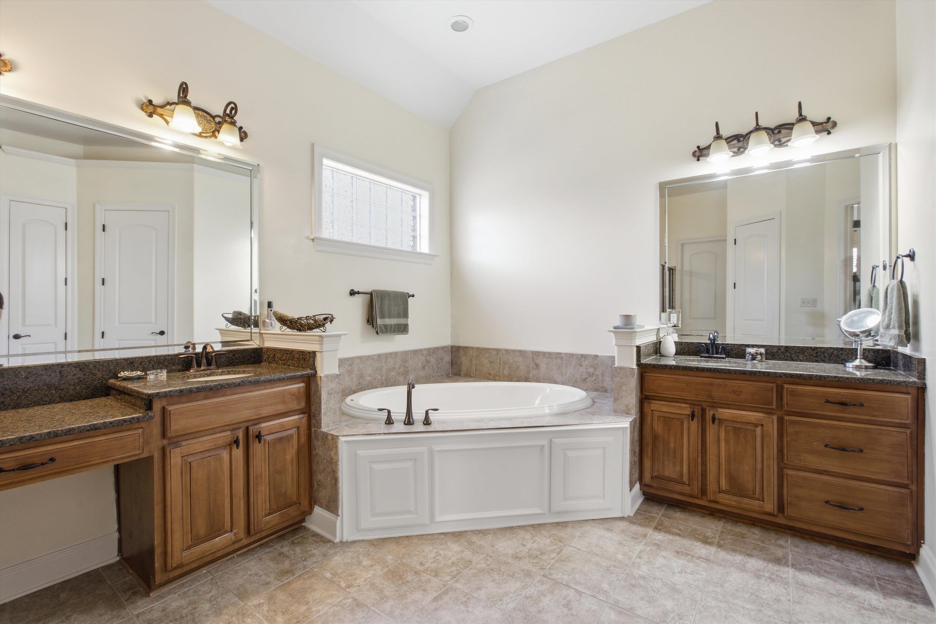 12210 Dunsmuir Ln Property Photo 15
