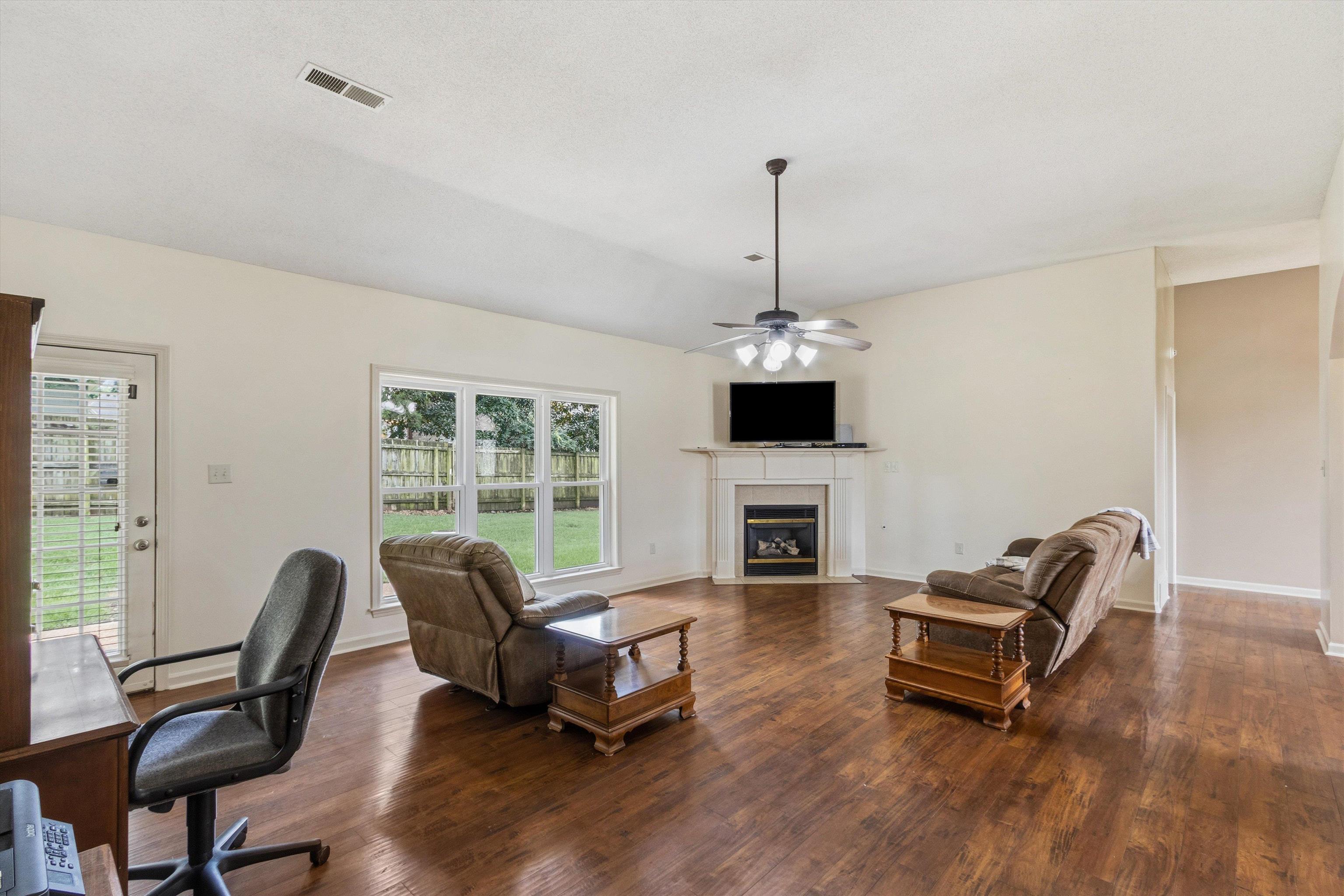 12311 Afton Pl Property Photo 8