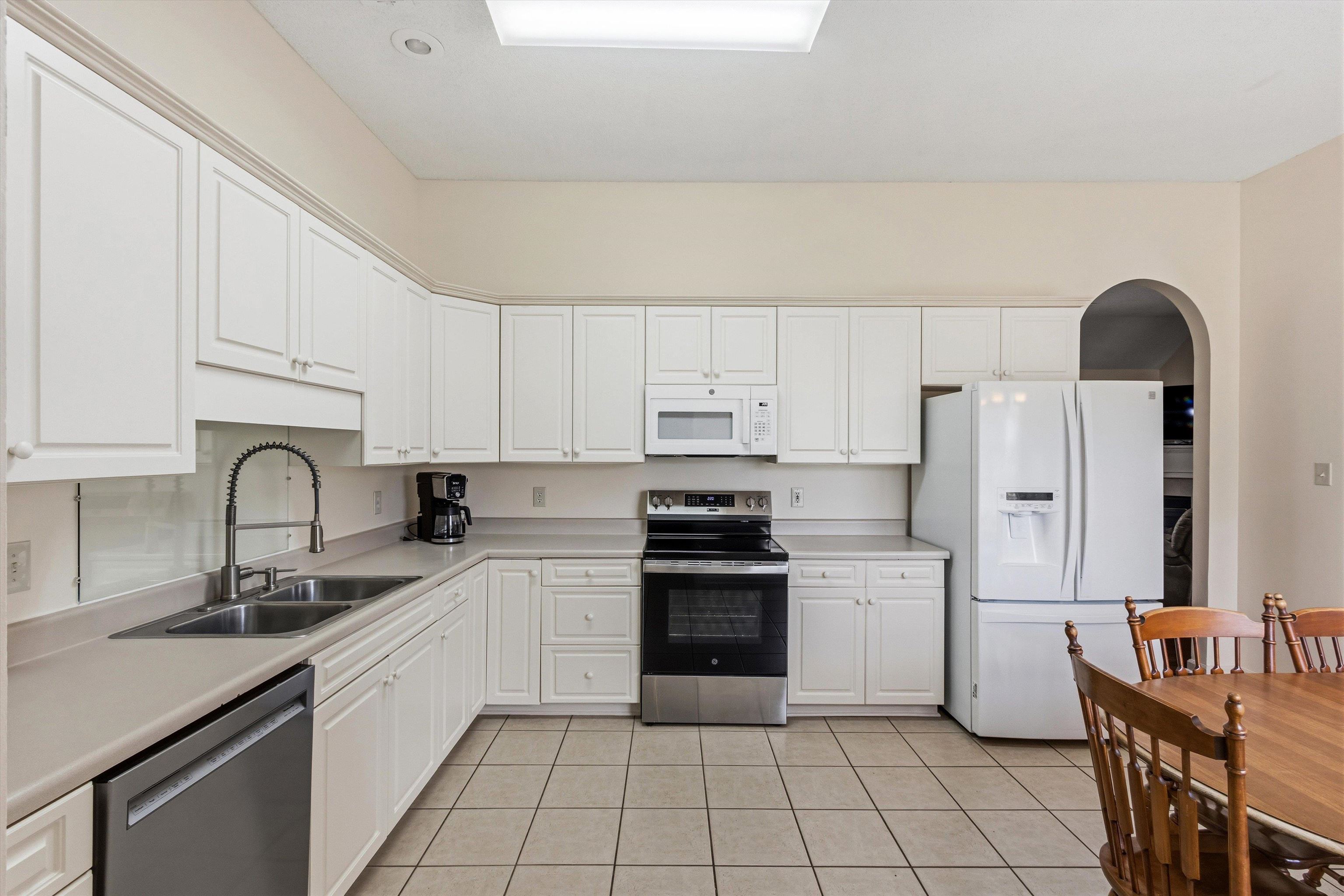 12311 Afton Pl Property Photo 11
