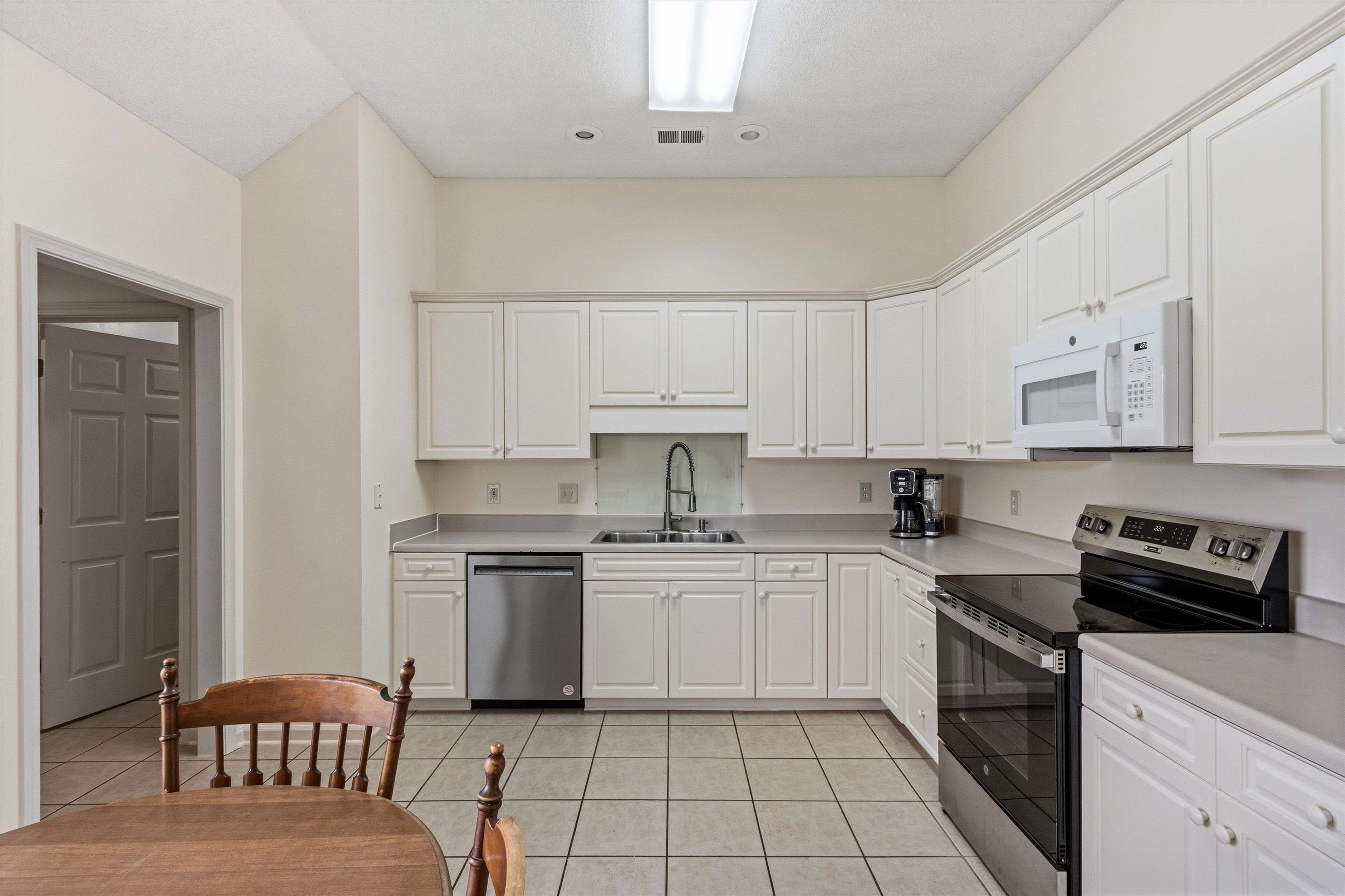 12311 Afton Pl Property Photo 12