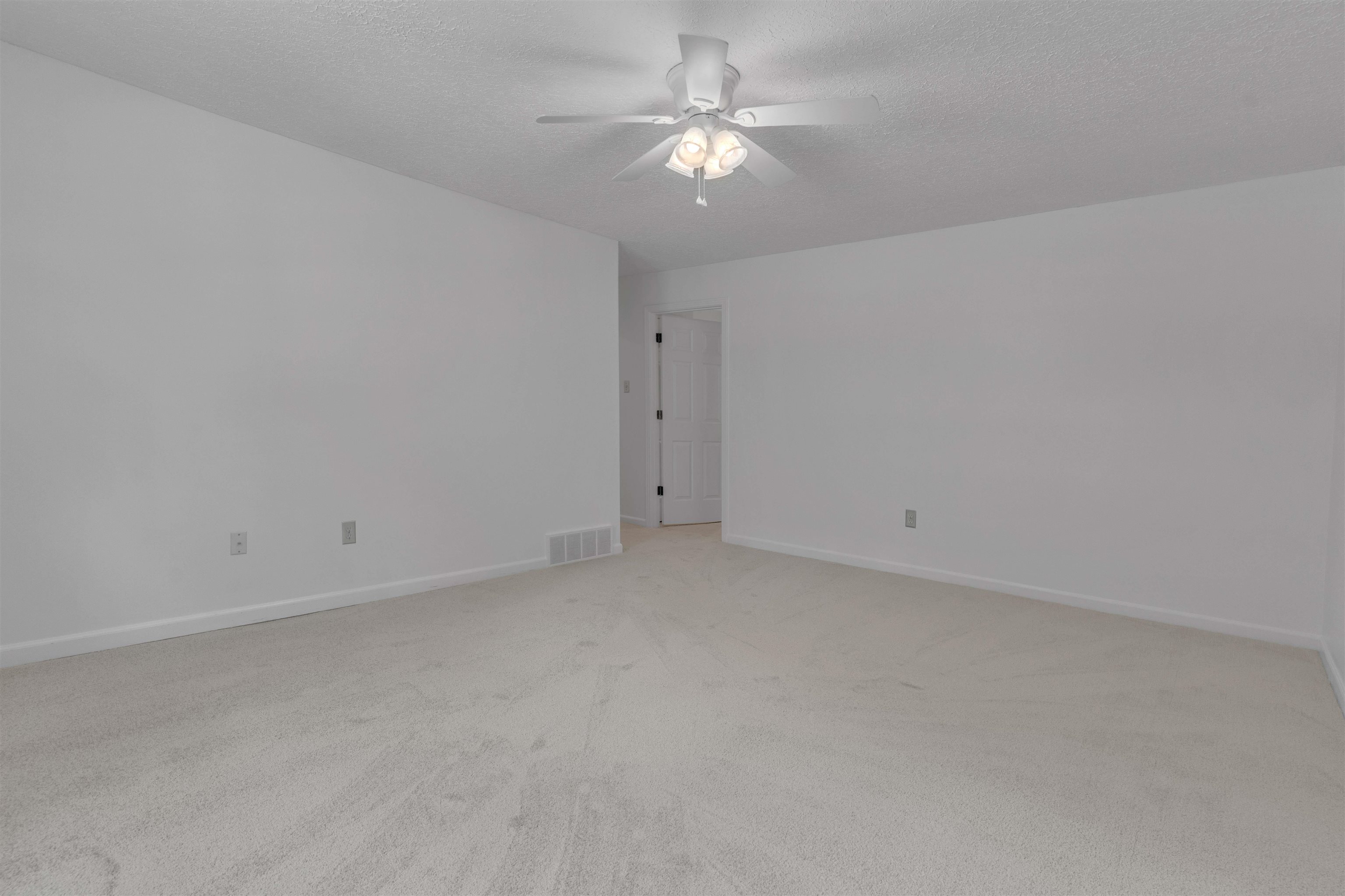 2391 Yester Oaks Dr Property Photo 18
