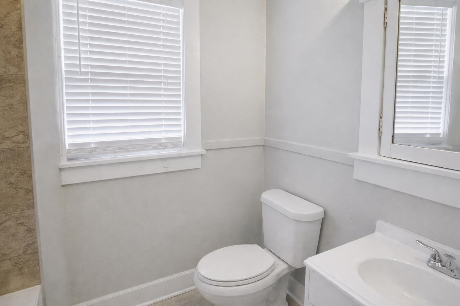 244 N Bellevue Blvd Property Photo 5