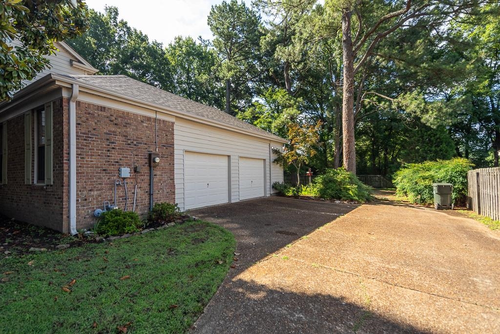 6869 Wytham Dr Property Photo 5