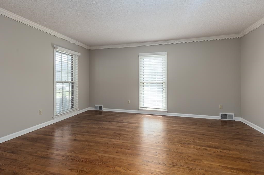 6869 Wytham Dr Property Photo 8