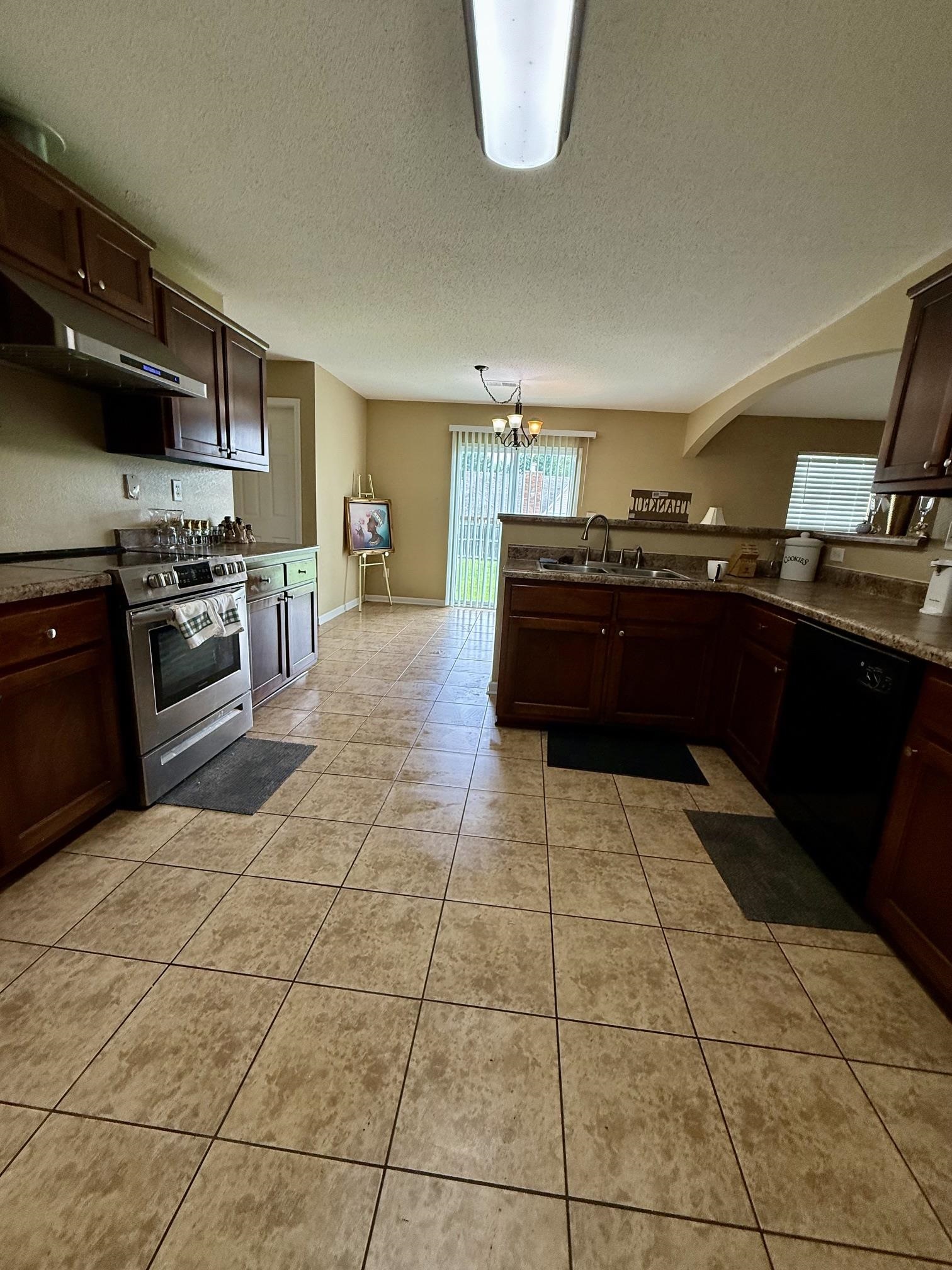 7526 Stonington Dr Property Photo 7