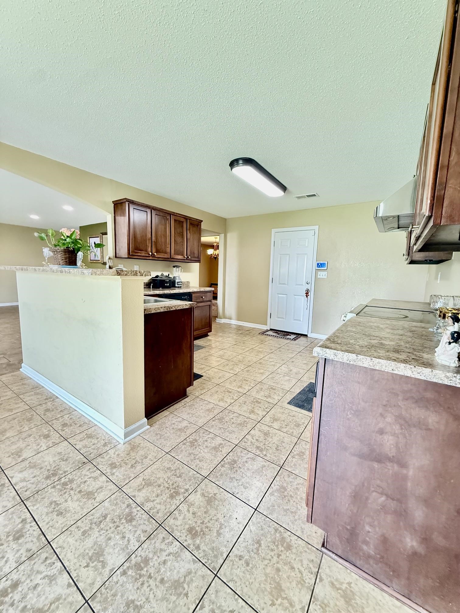 7526 Stonington Dr Property Photo 9