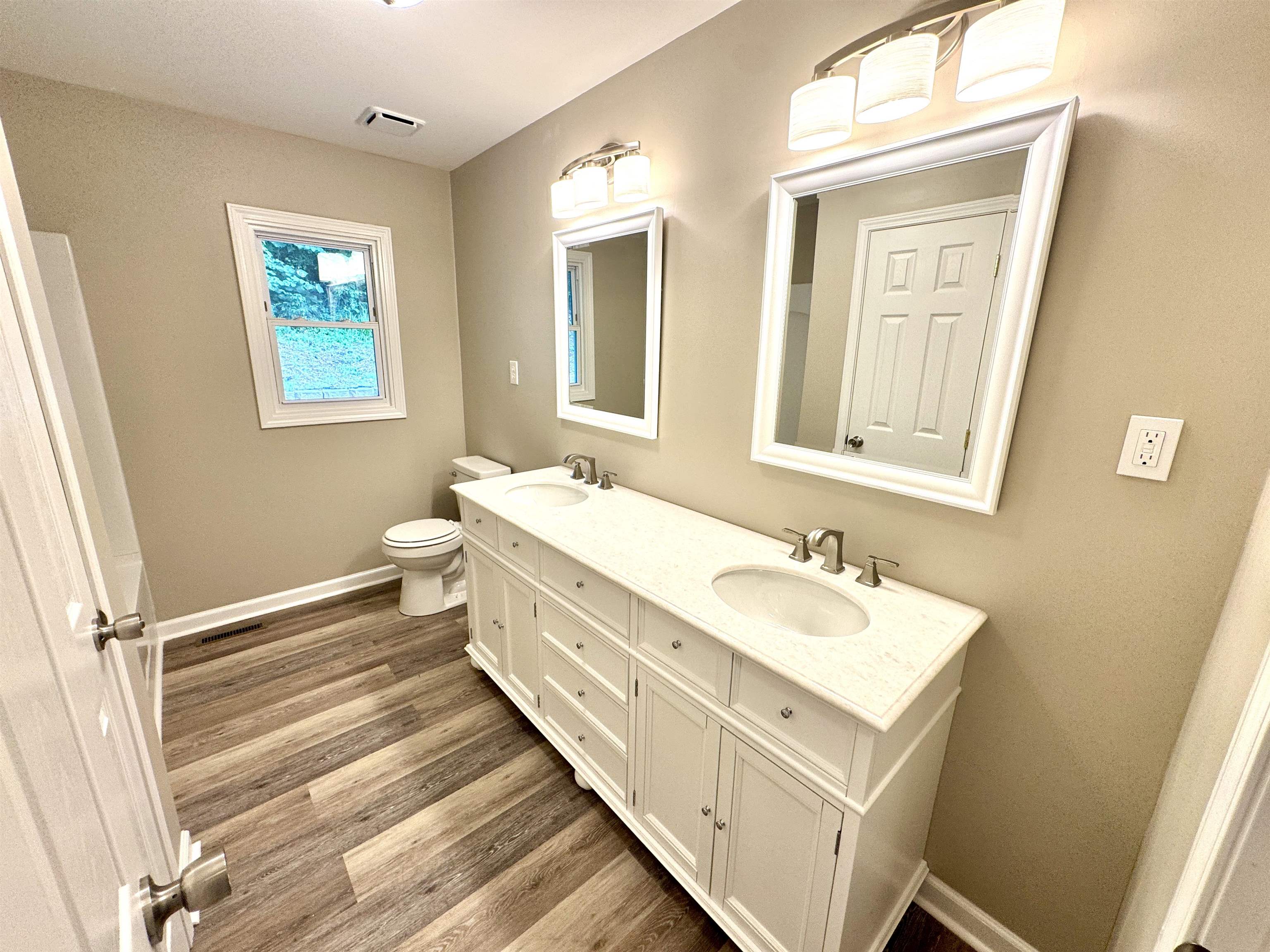 738 American Way Property Photo 17