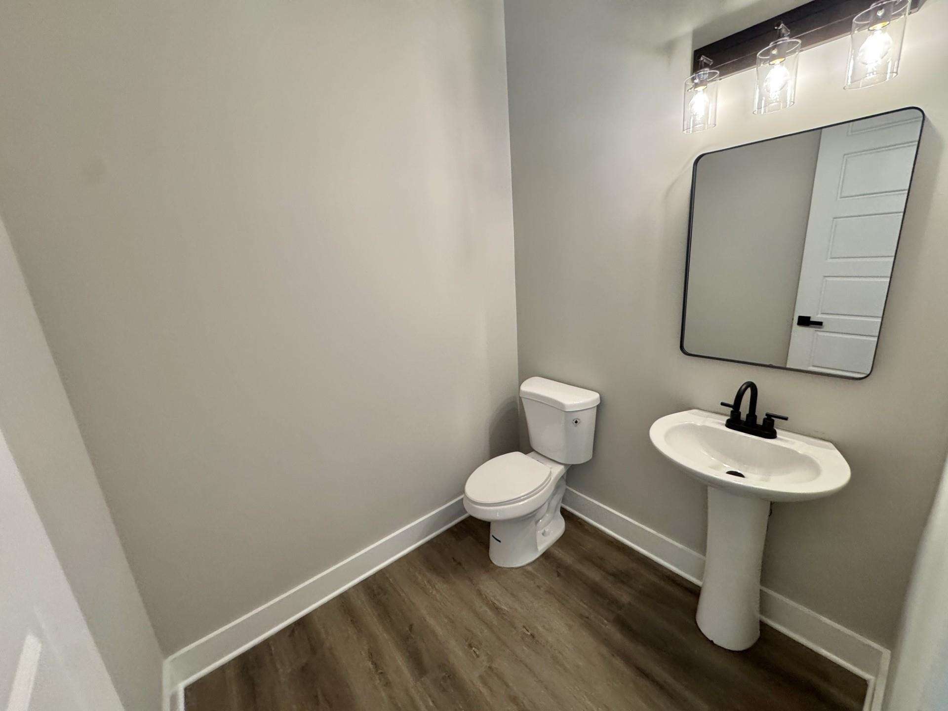 287 N Hollywood St Property Photo 7