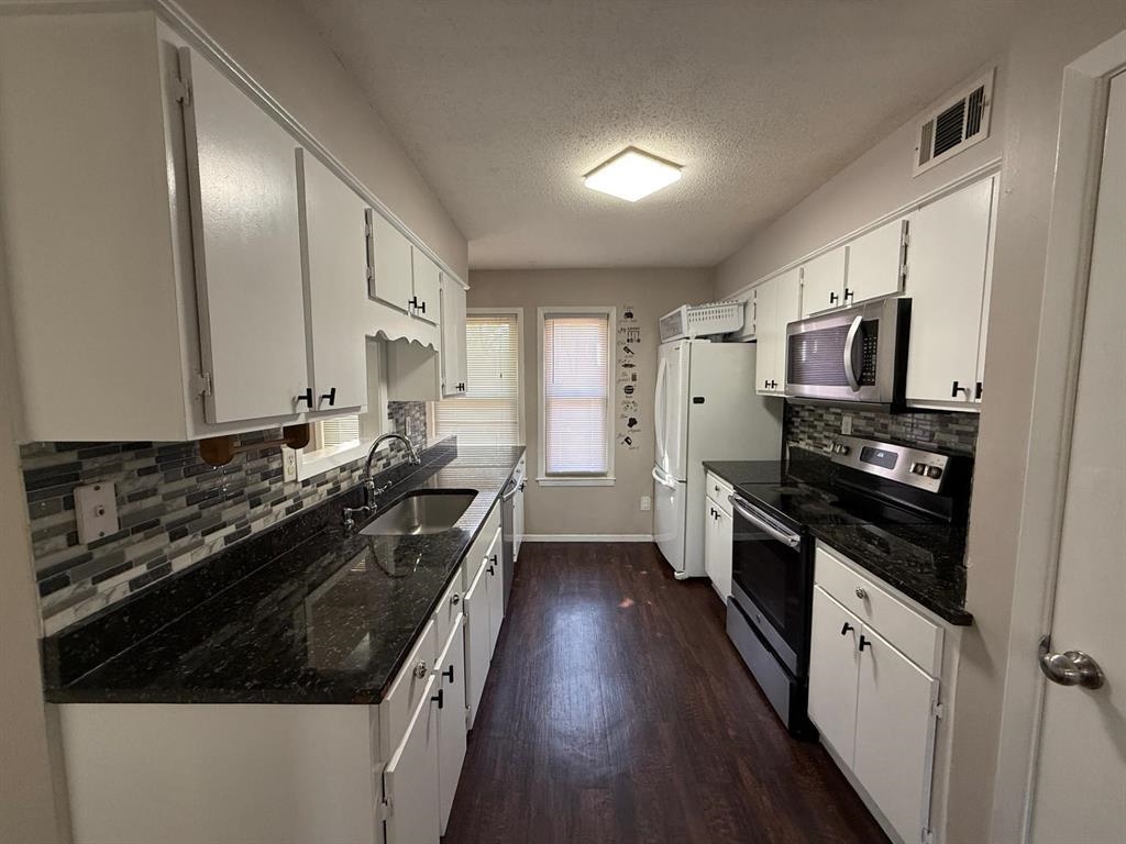 8498 Bergen Cv Property Photo 7