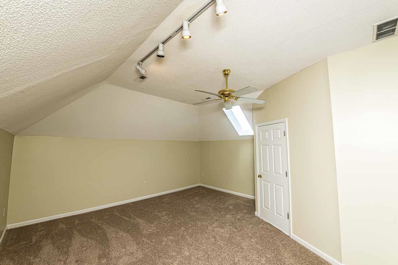 20 Margaret Pl Property Photo 29