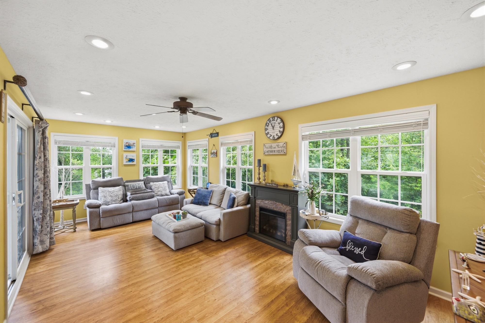300 Featherfoot Parkway Loop Property Photo 12