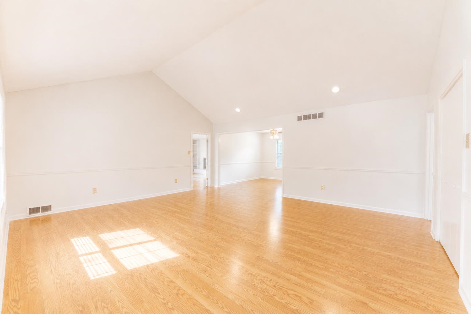 2193 Woodruff Dr Property Photo 4