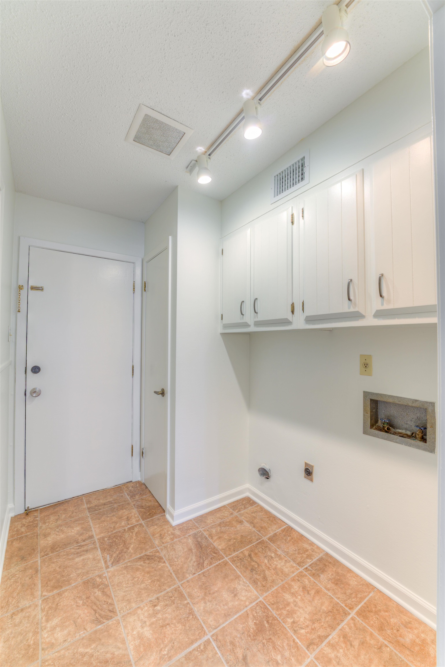2193 Woodruff Dr Property Photo 10