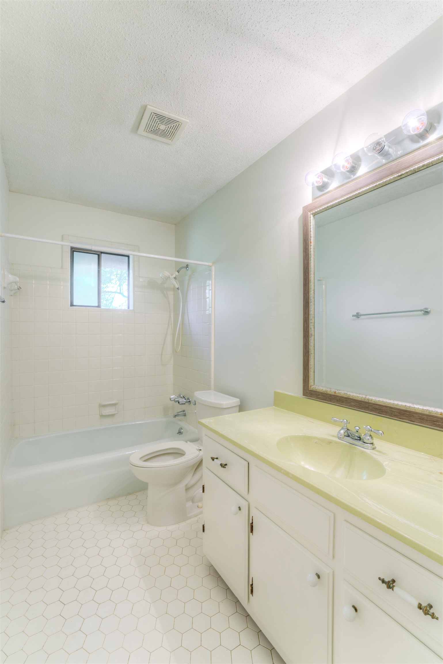 2193 Woodruff Dr Property Photo 32