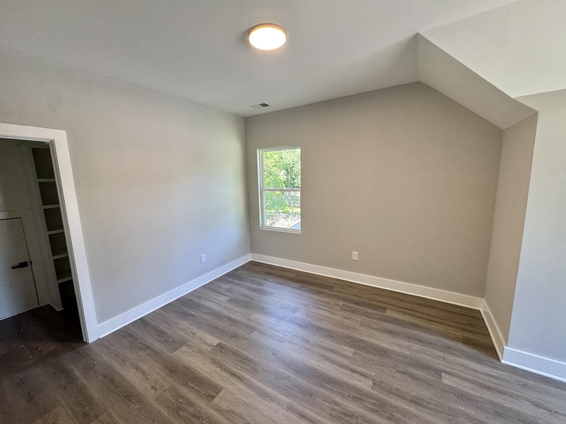369 N Hollywood St Property Photo 16