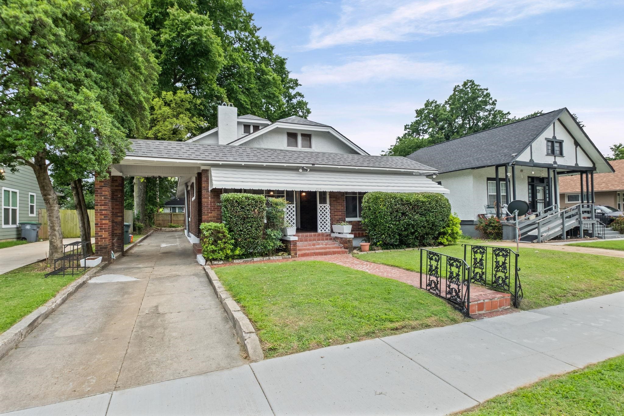 985 Forrest Ave Property Photo 3