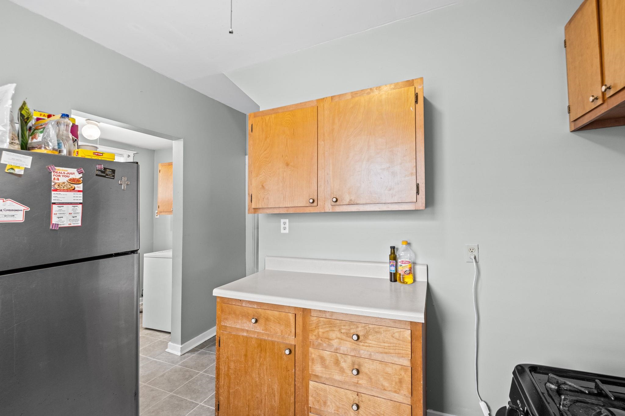 985 Forrest Ave Property Photo 13