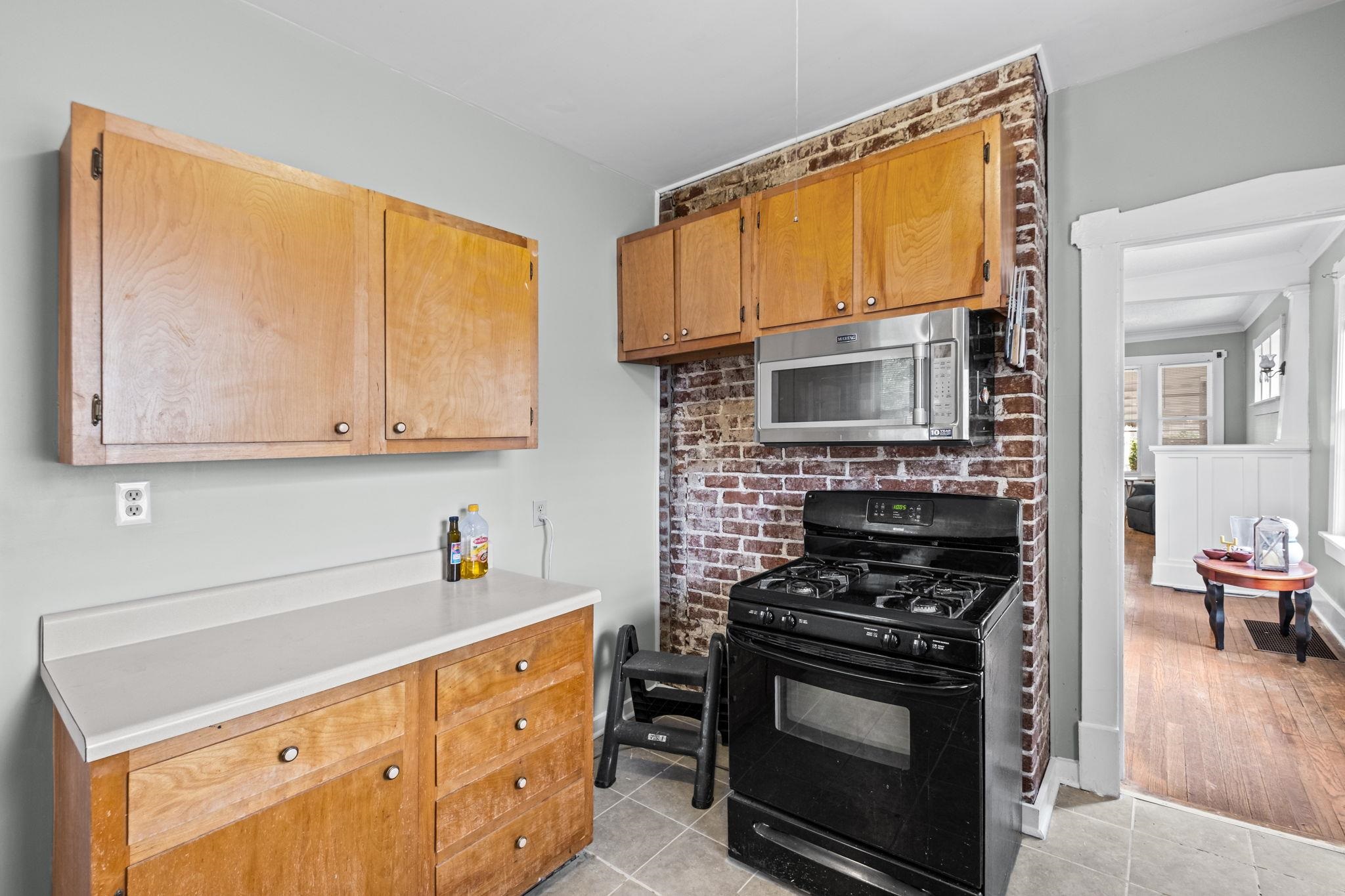 985 Forrest Ave Property Photo 14