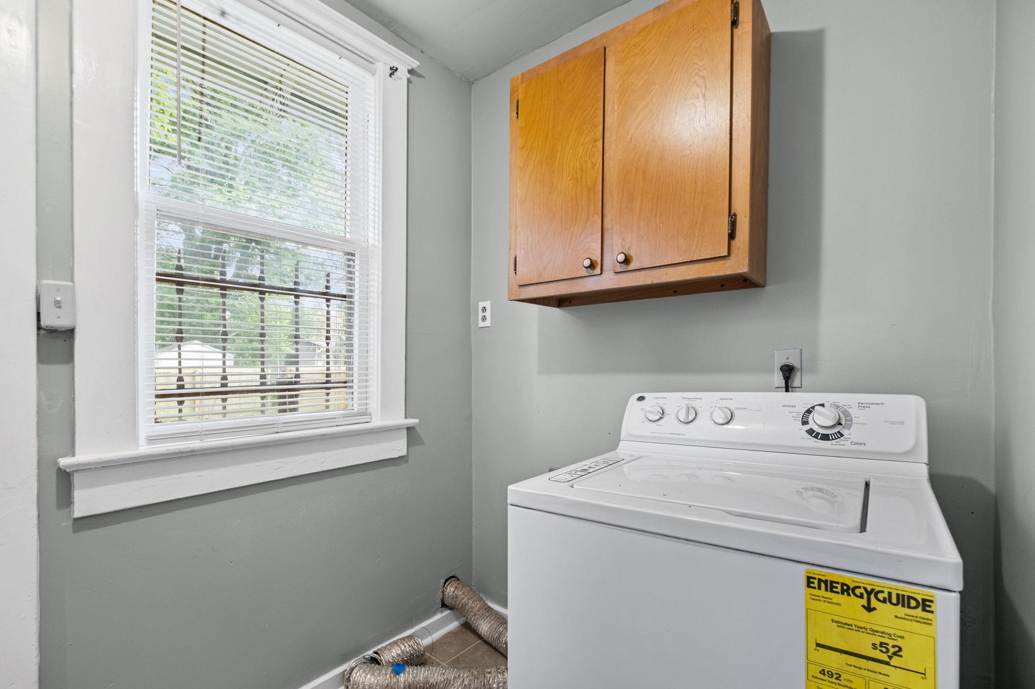 985 Forrest Ave Property Photo 16