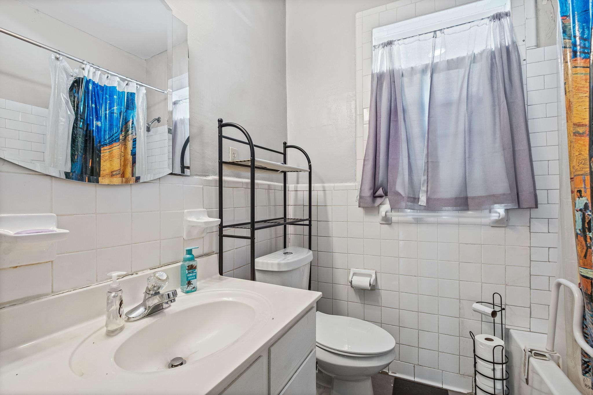 985 Forrest Ave Property Photo 18