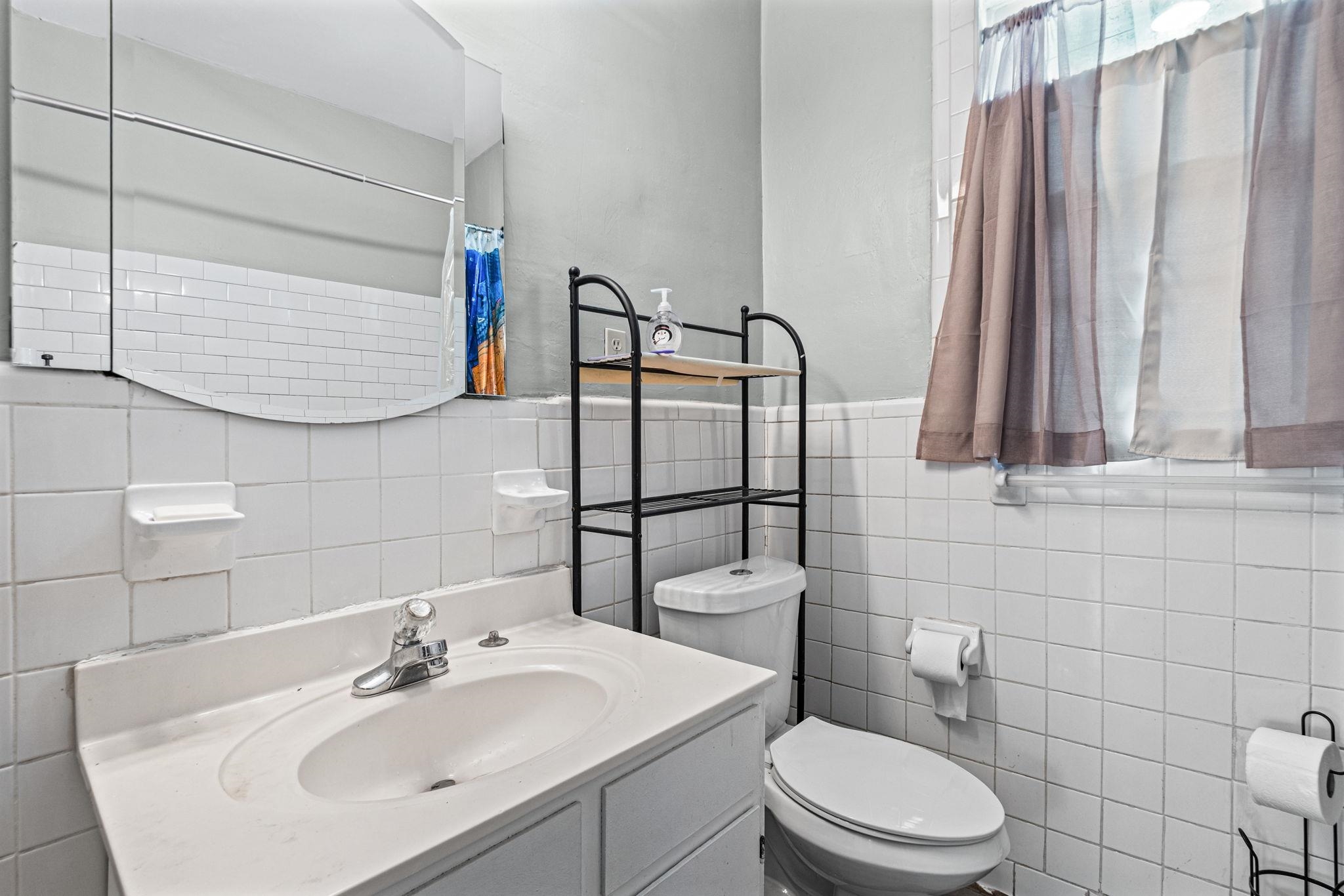 985 Forrest Ave Property Photo 24