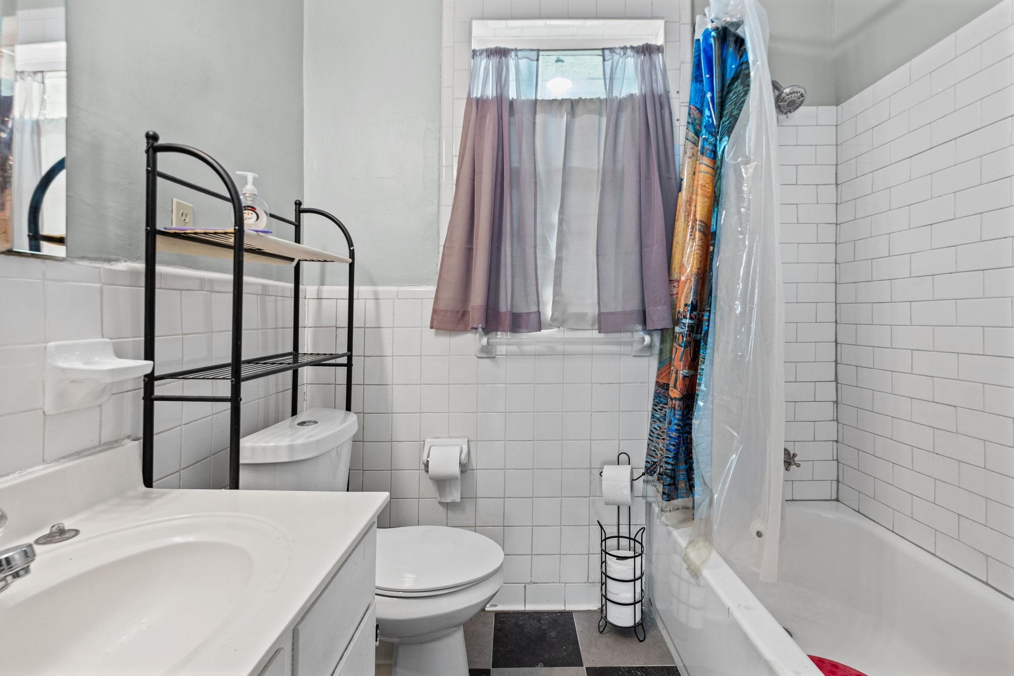 985 Forrest Ave Property Photo 25