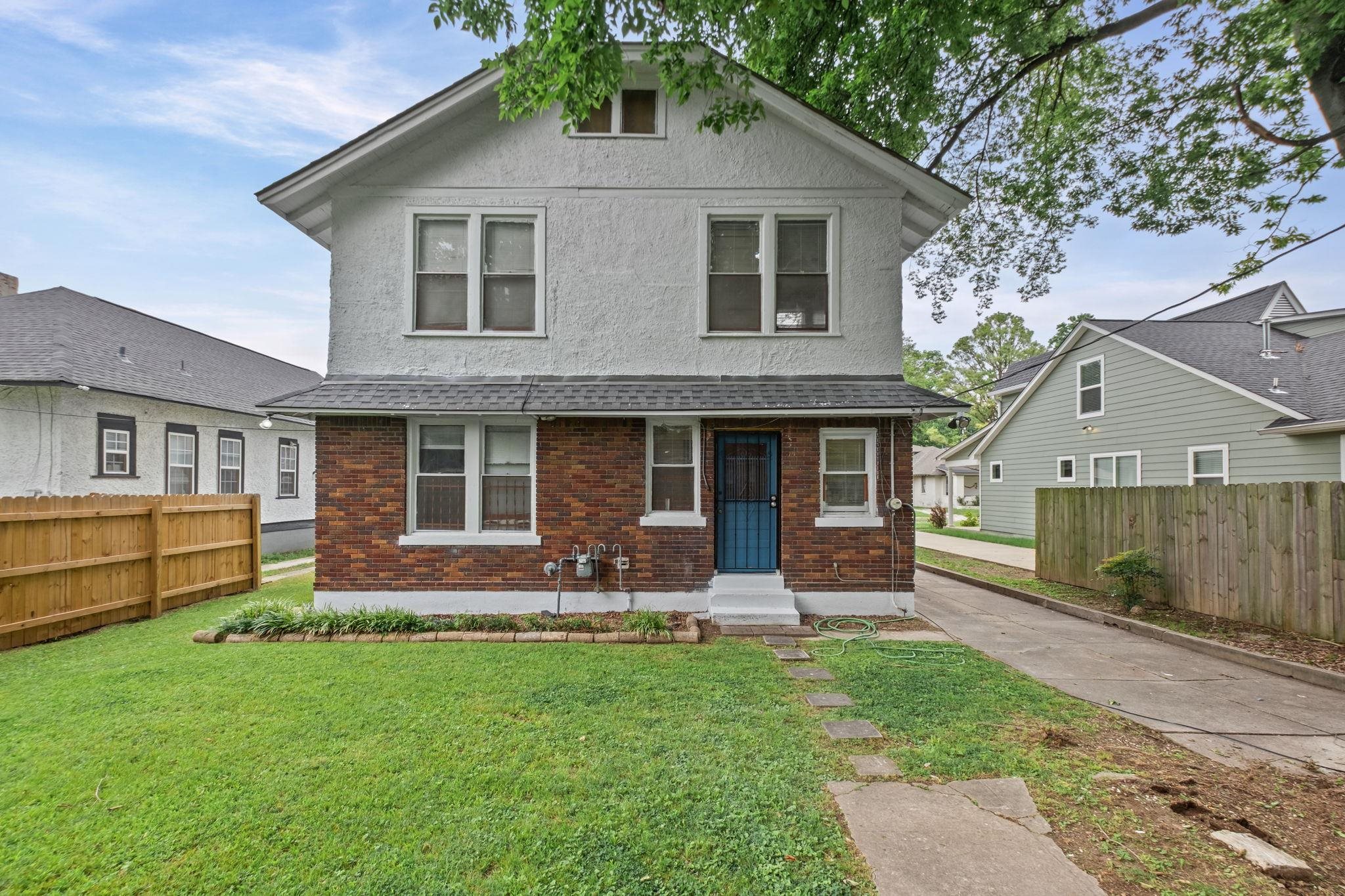 985 Forrest Ave Property Photo 33
