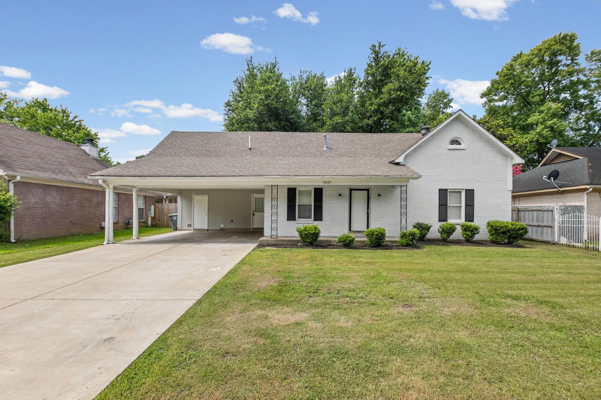 7057 HILLSHIRE DR Property Photo 1