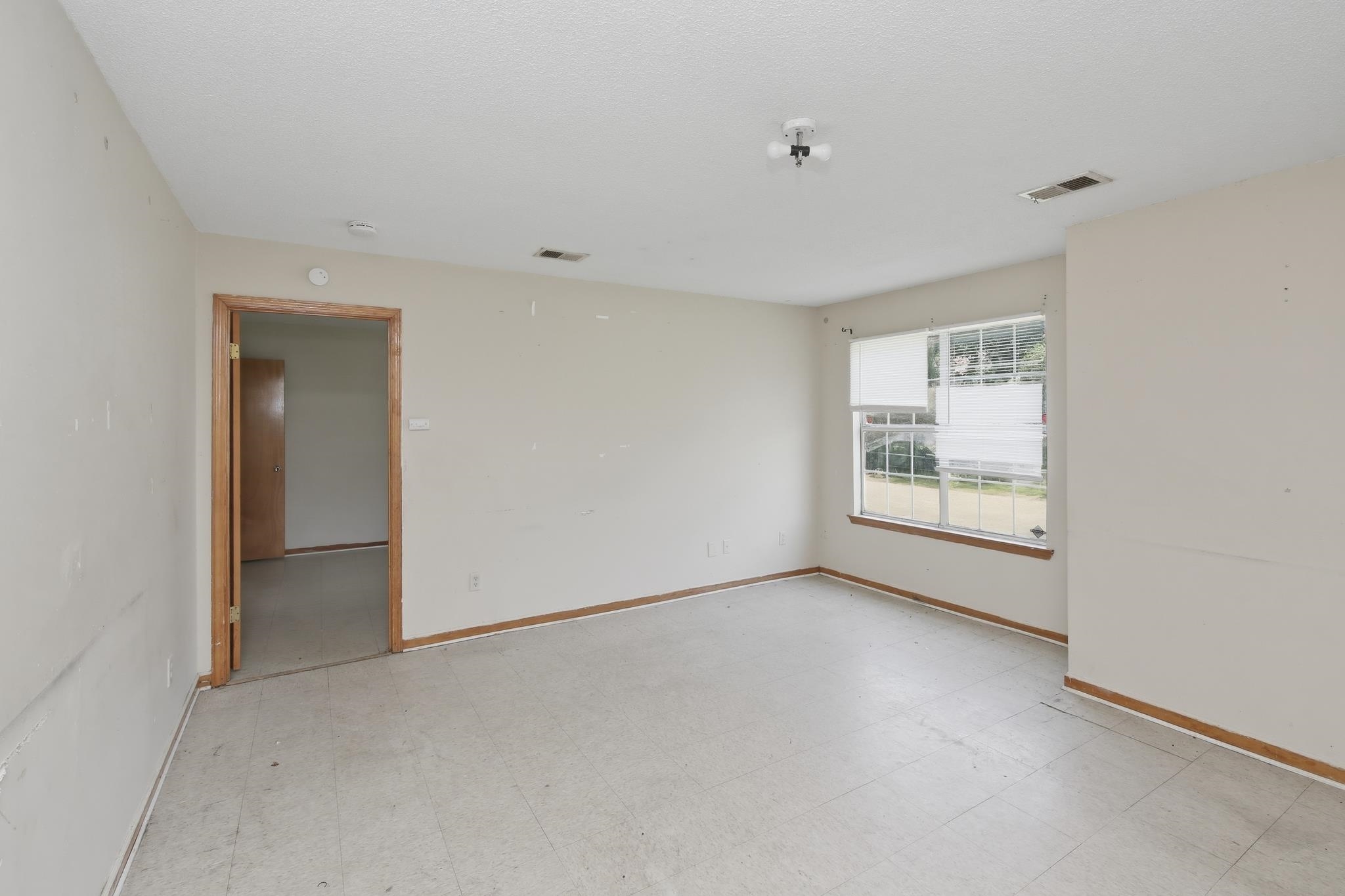 3831 Black Forrest Dr Property Photo 5