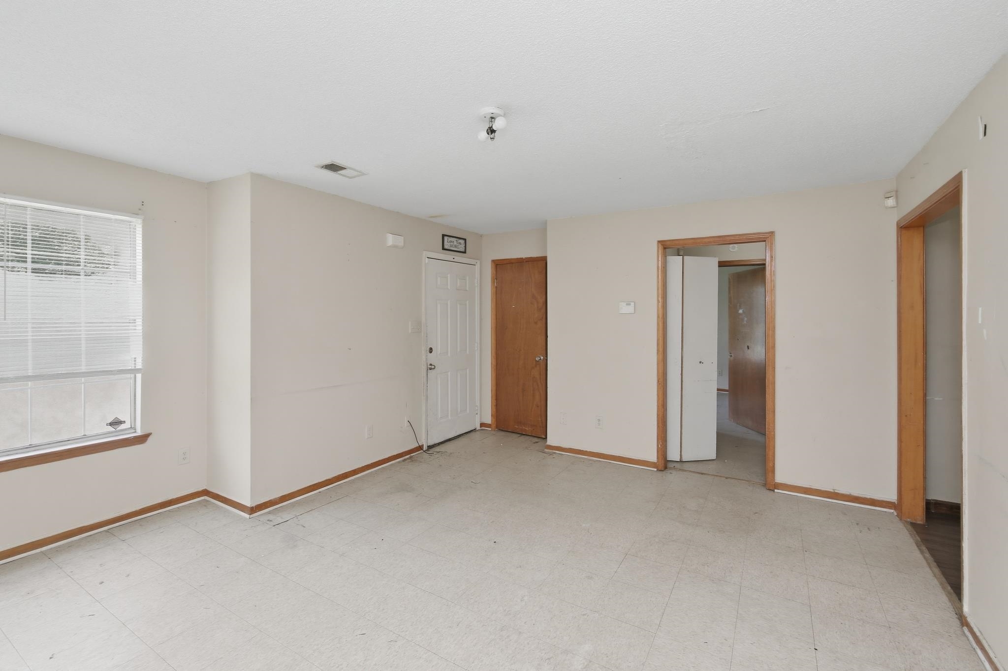 3831 Black Forrest Dr Property Photo 6