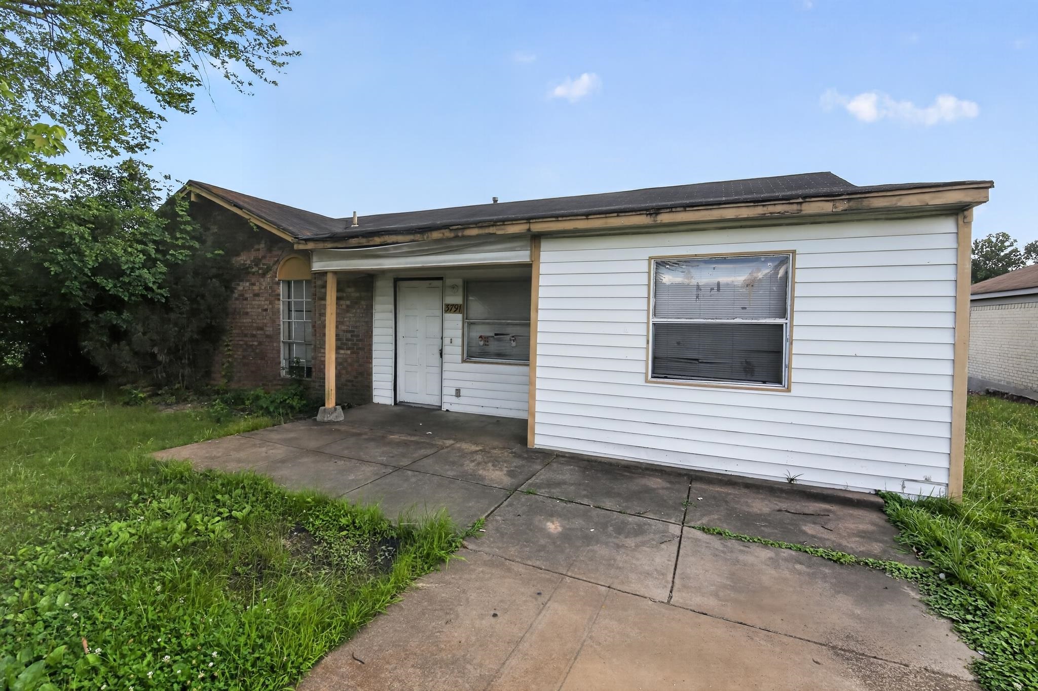 3791 WINDERMERE DR Property Photo 1
