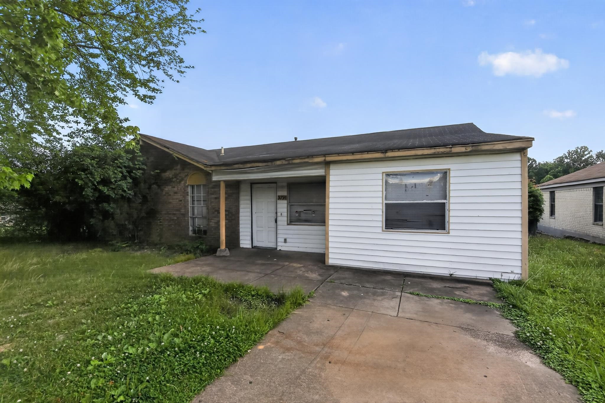 3791 Windermere Dr Property Photo 3