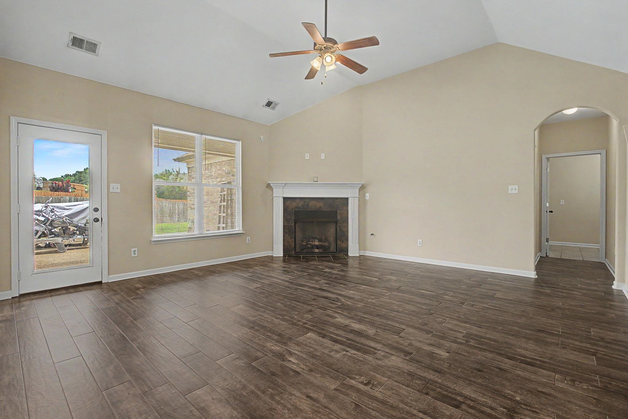 5378 Chester St Property Photo 6