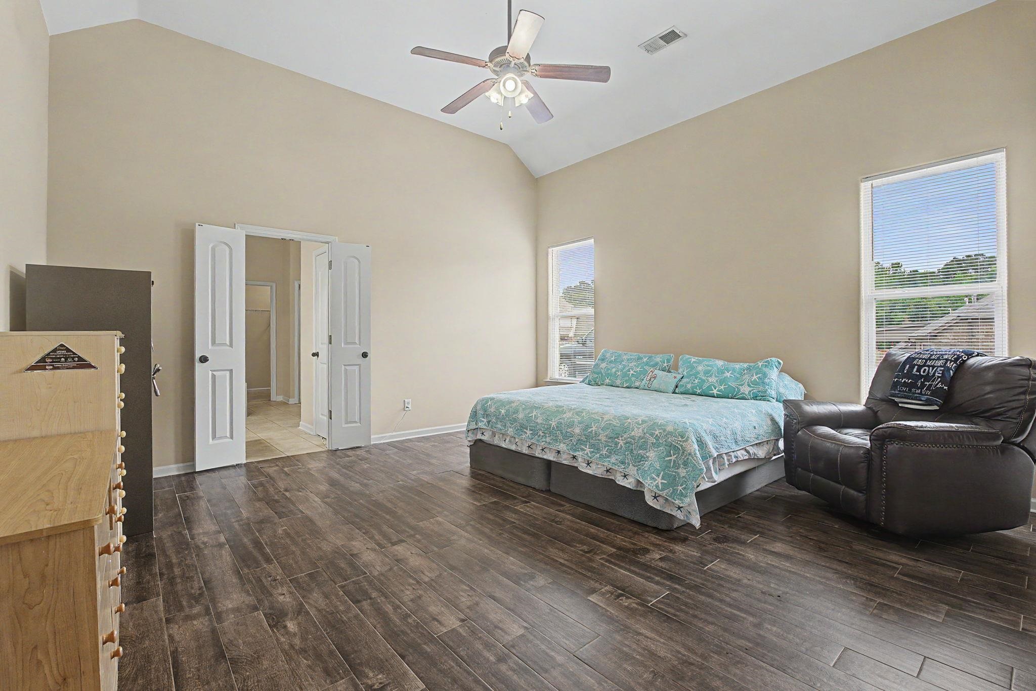 5378 Chester St Property Photo 13