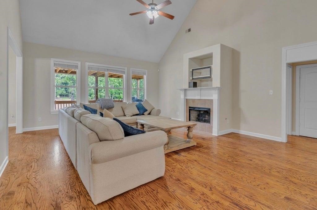 9441 Lake Bridge Dr Property Photo 7