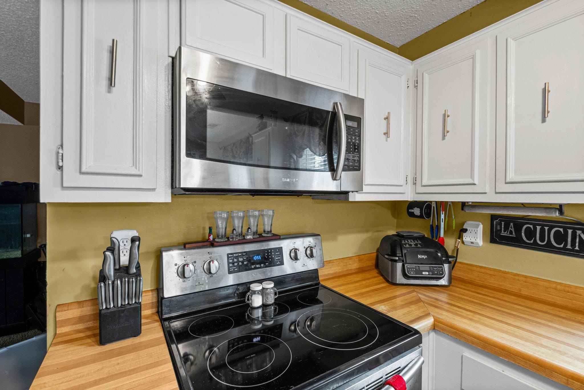 6812 Abelia Hill Cv Property Photo 16