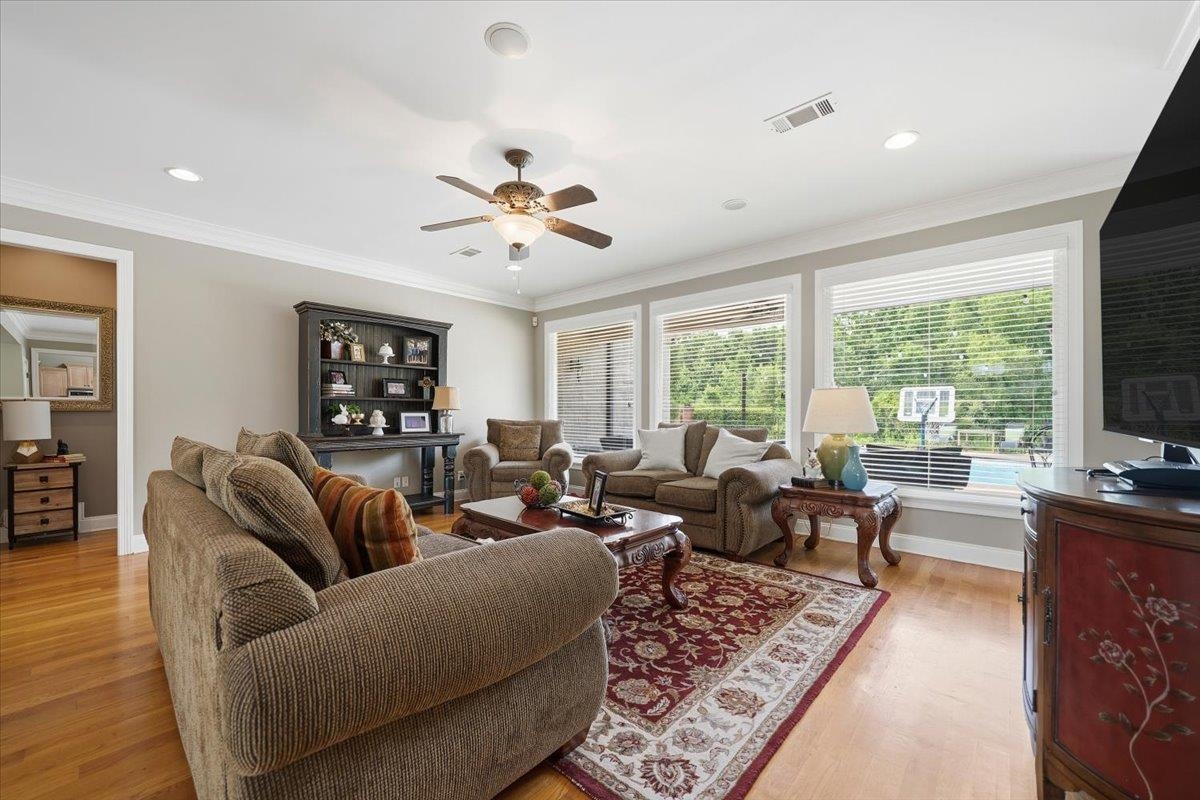 1214 Saddle Rock Ln Property Photo 8