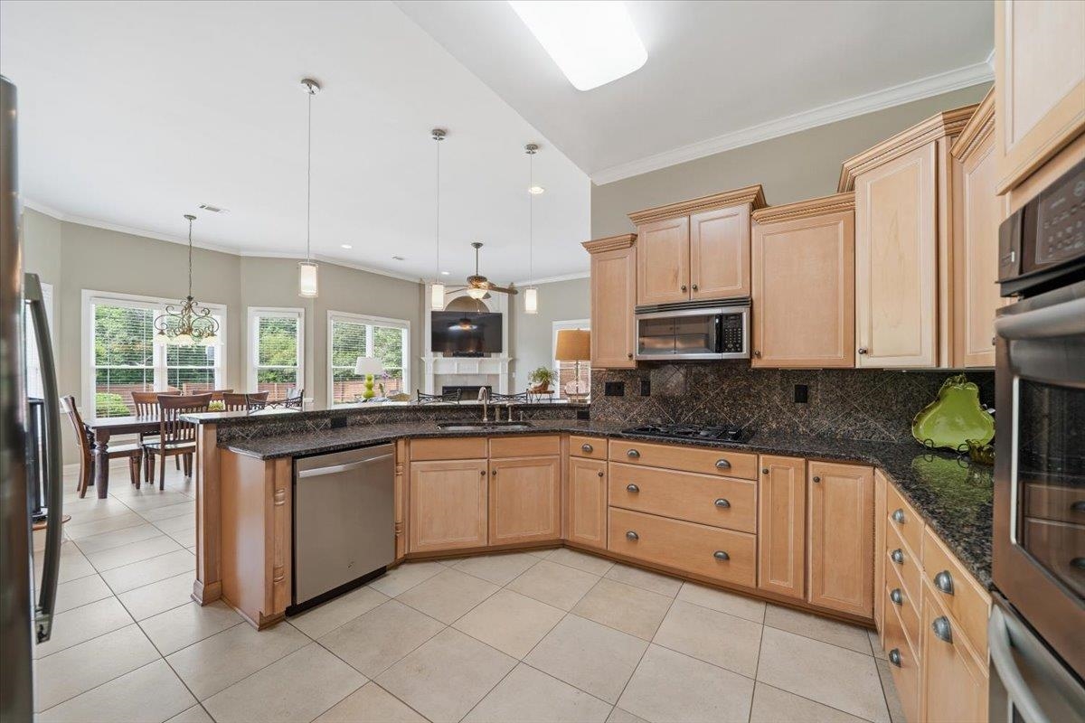 1214 Saddle Rock Ln Property Photo 11