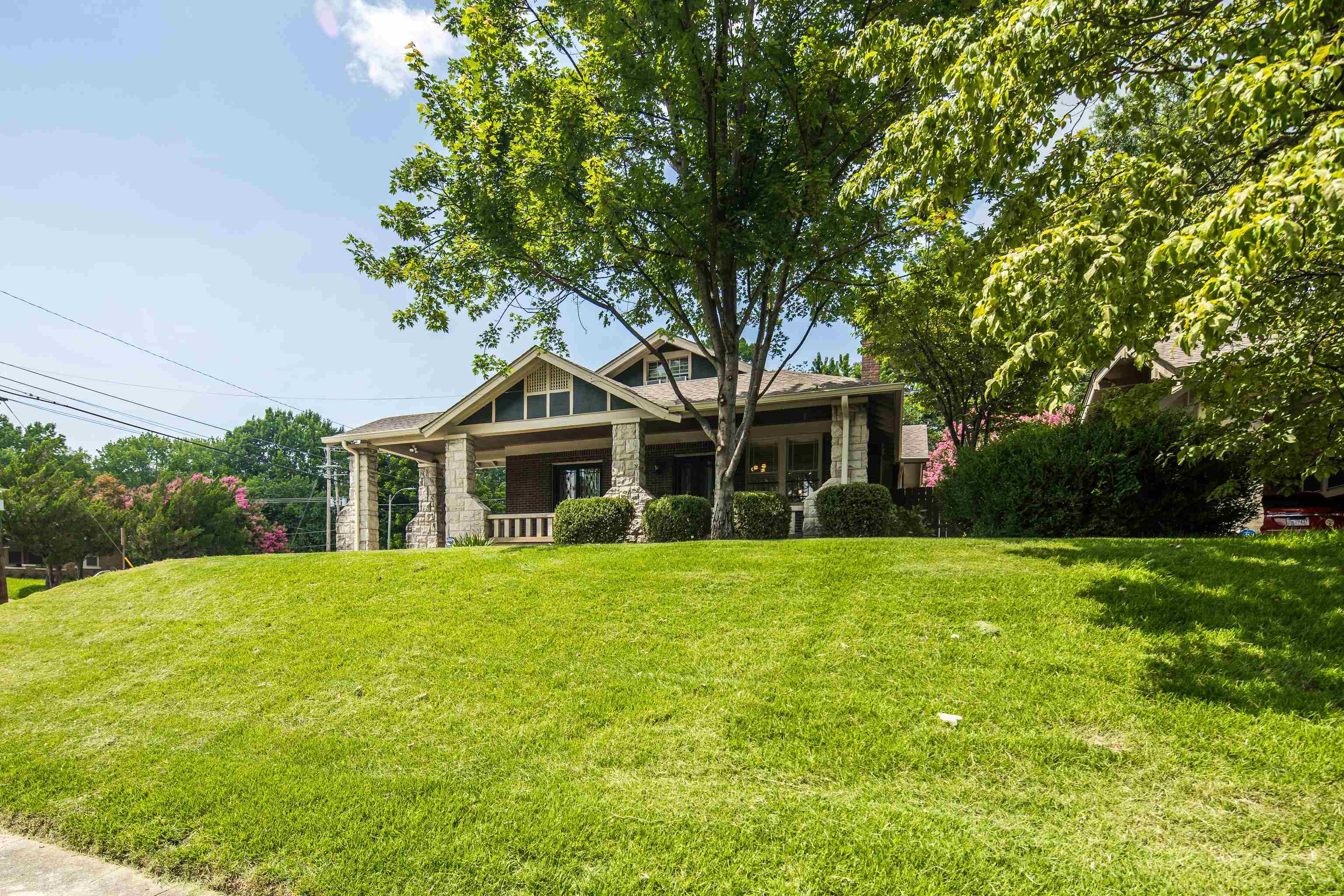 1852 Lyndale Ave Property Photo 1