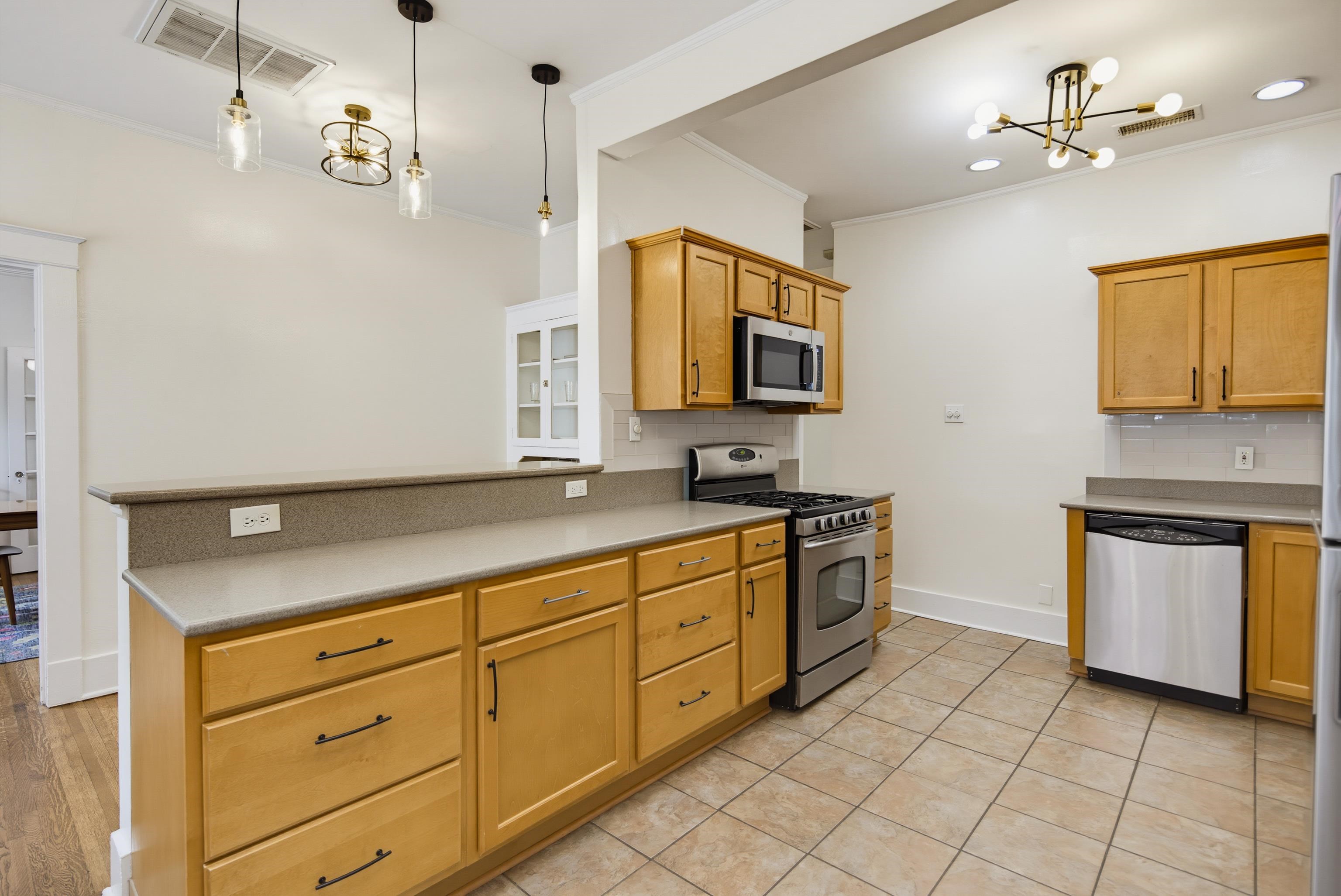 1852 Lyndale Ave Property Photo 19
